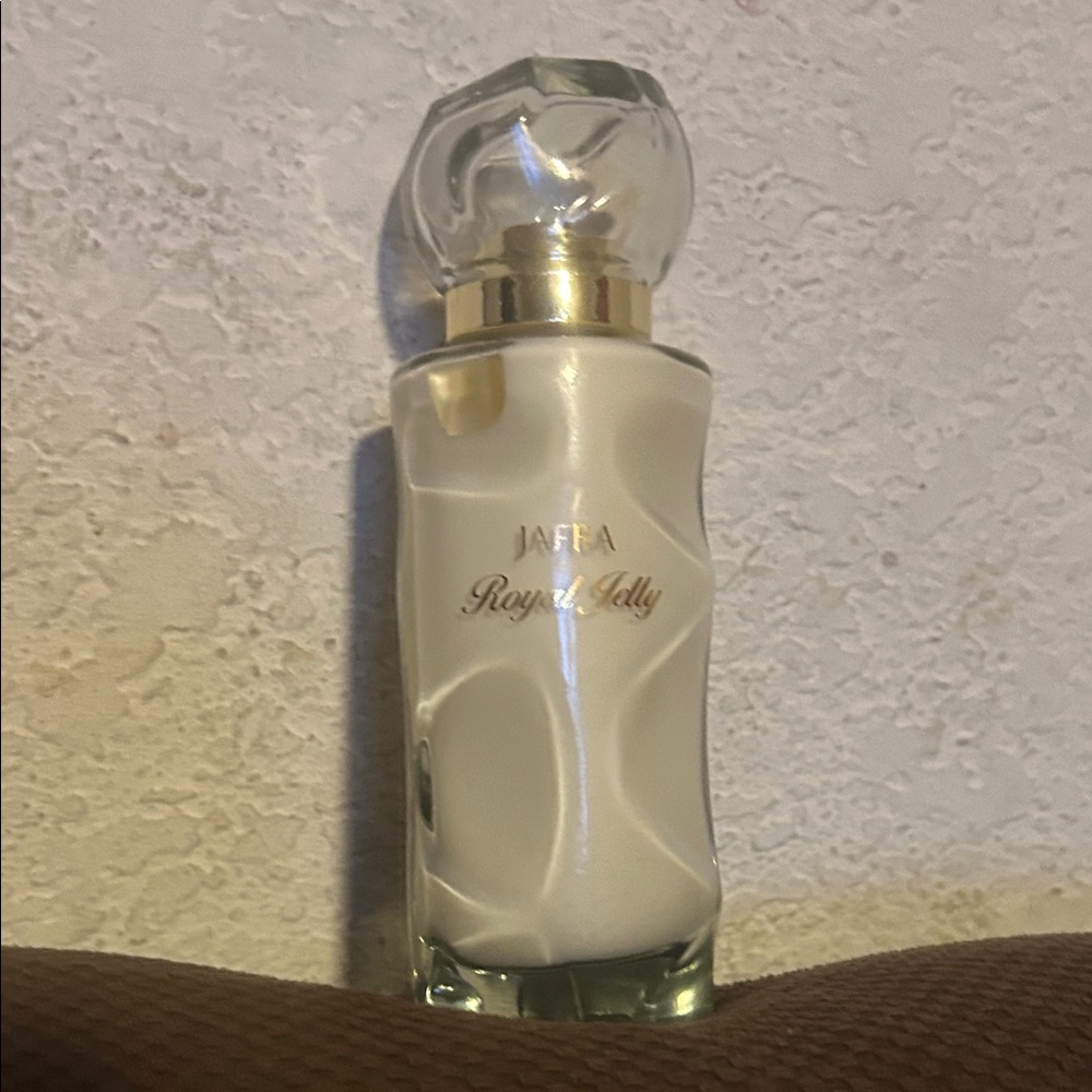 JAFRA Royal Jelly face lotian with Gold and Cream Accents
